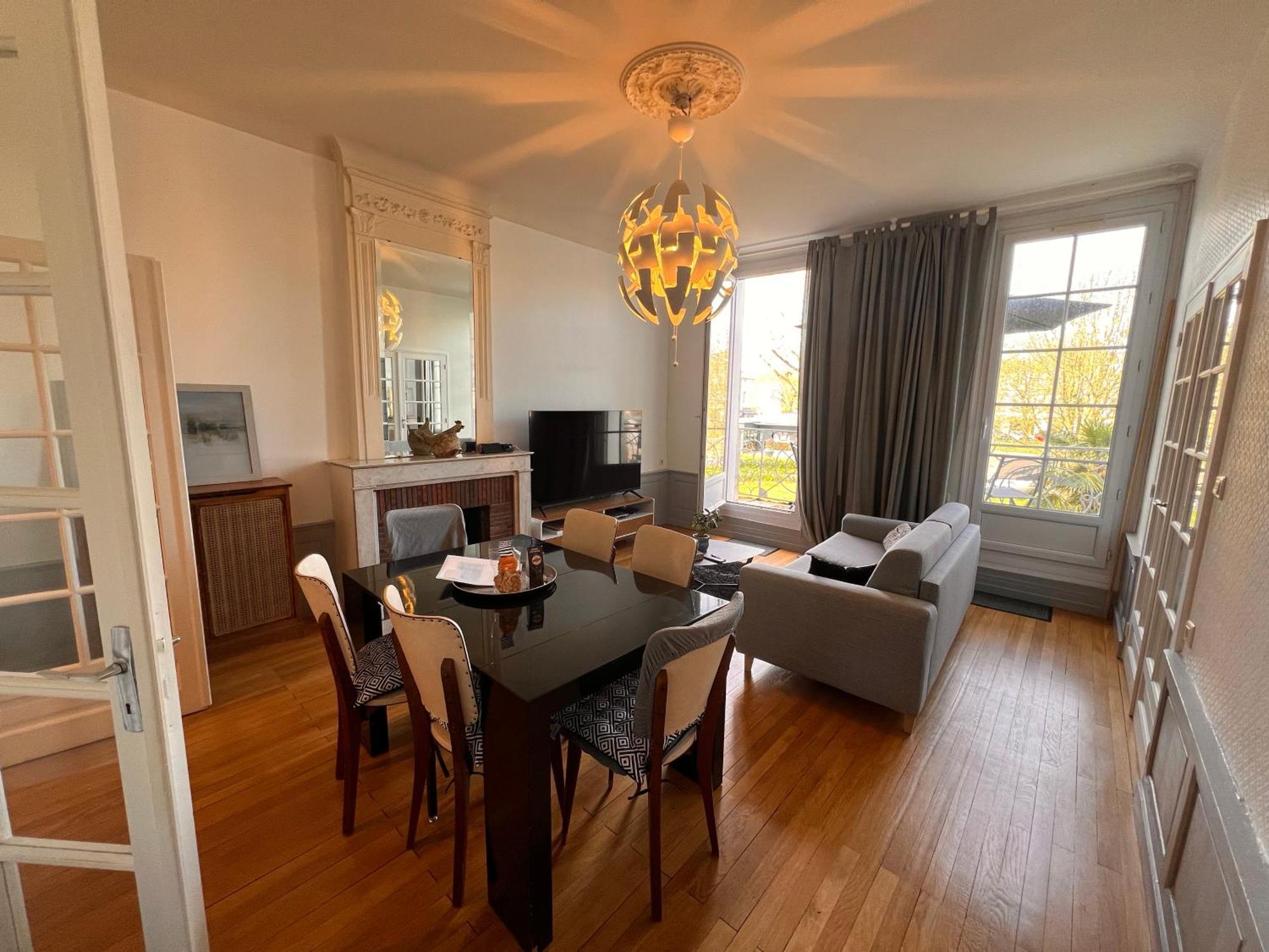 La Colbertine - Charming Apartment In Place Colbert روشفور المظهر الخارجي الصورة